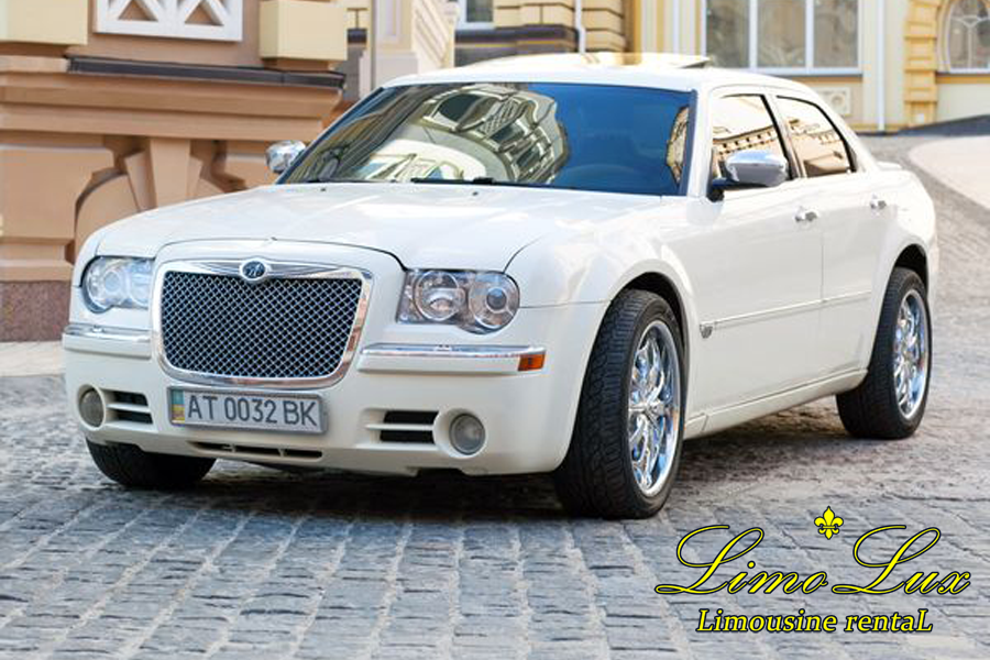 Крайслер 300С Айвори аренда, прокат, заказ лимузин Киев